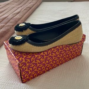 Amazing woman’s Tory Burch slides!